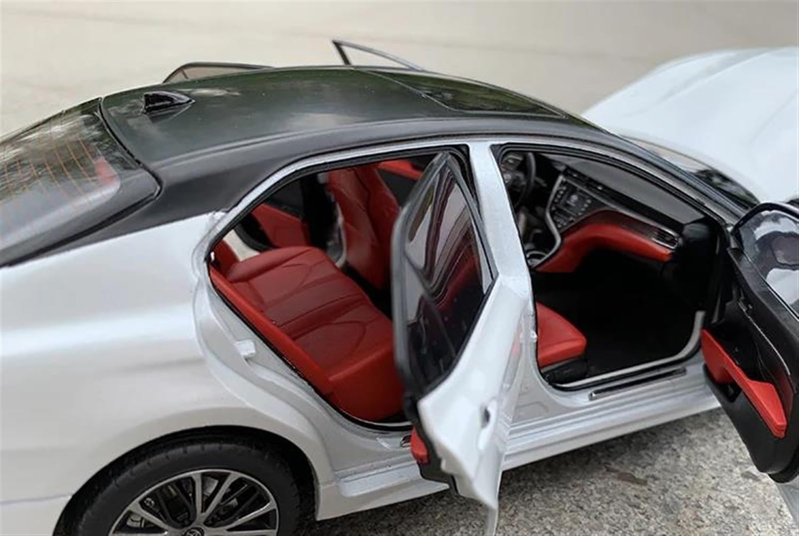 Amazon.co.jp: ミニカー スケールモデルカー 1:18 スケールダイ